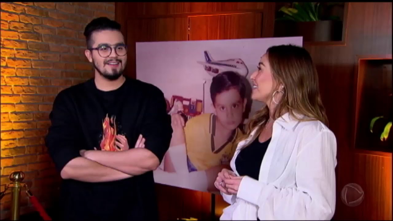 Luan Santana revê fotos de sua infância no Programa da Sabrina
