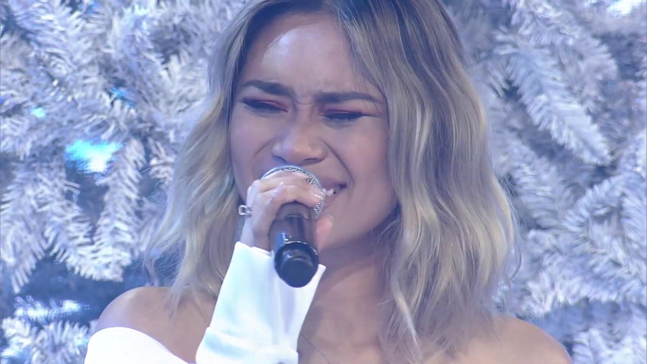 American Idol's Jessica Sanchez belts 