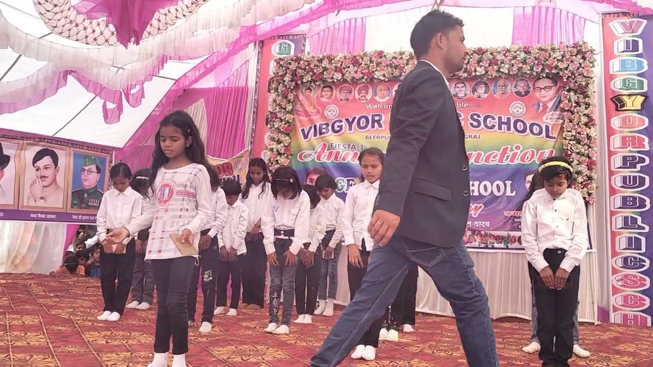 Bad use of mobile phones by class 1st at VPS 