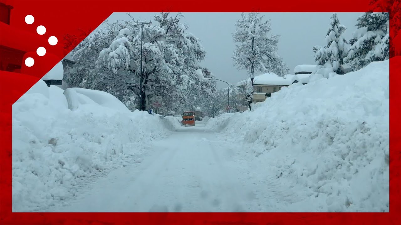 Neve a Pennabilli, camera car lungo la strada che porta al borgo dell'Appennino tosco-romagnolo
