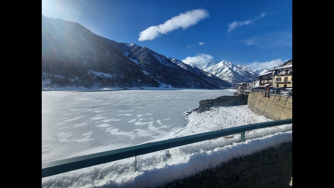 Il lago di Pontechianale e la diga di Castello