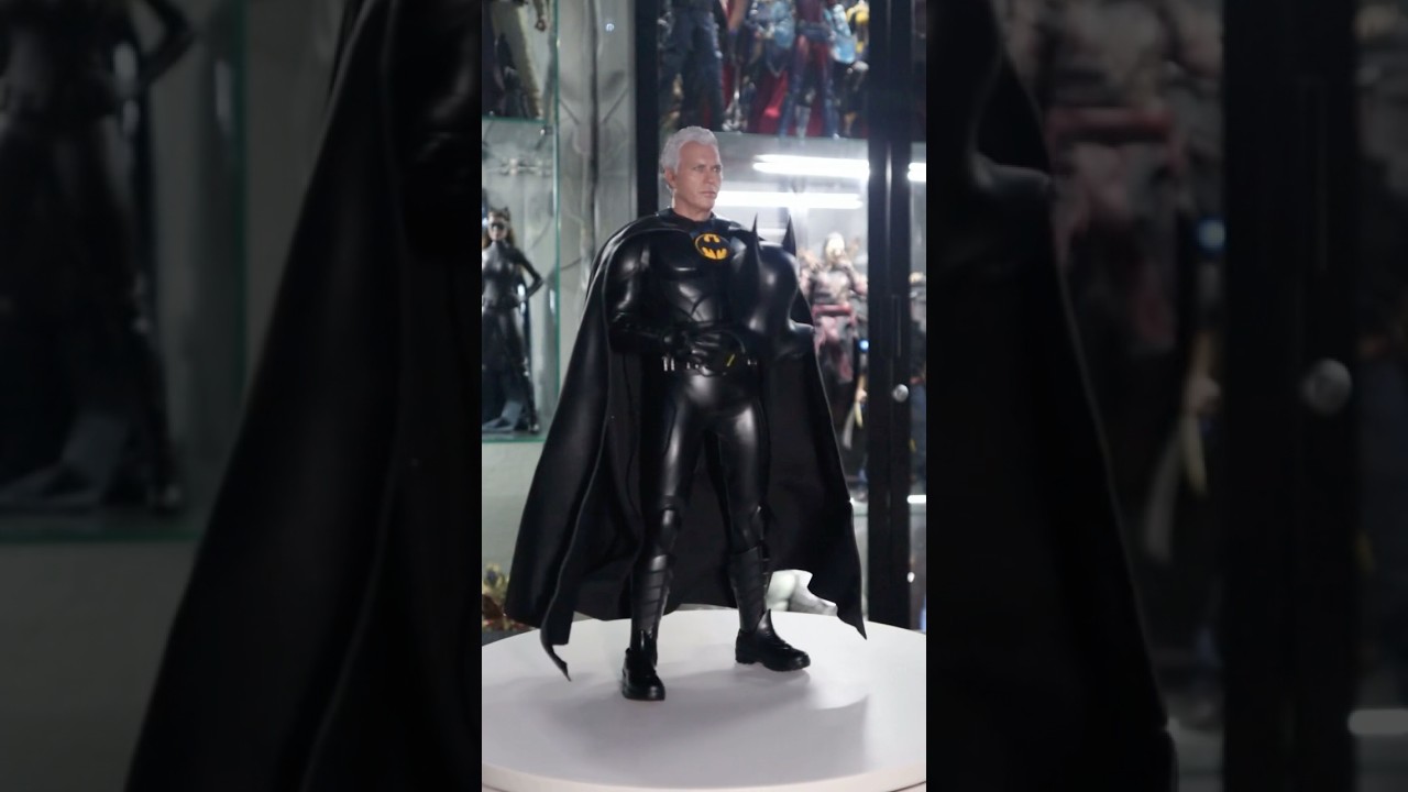 *QUICK UNBOXING* Hot Toys Batman Modern Suit from The Flash! #hottoys #theflash #batman #dc #dceu