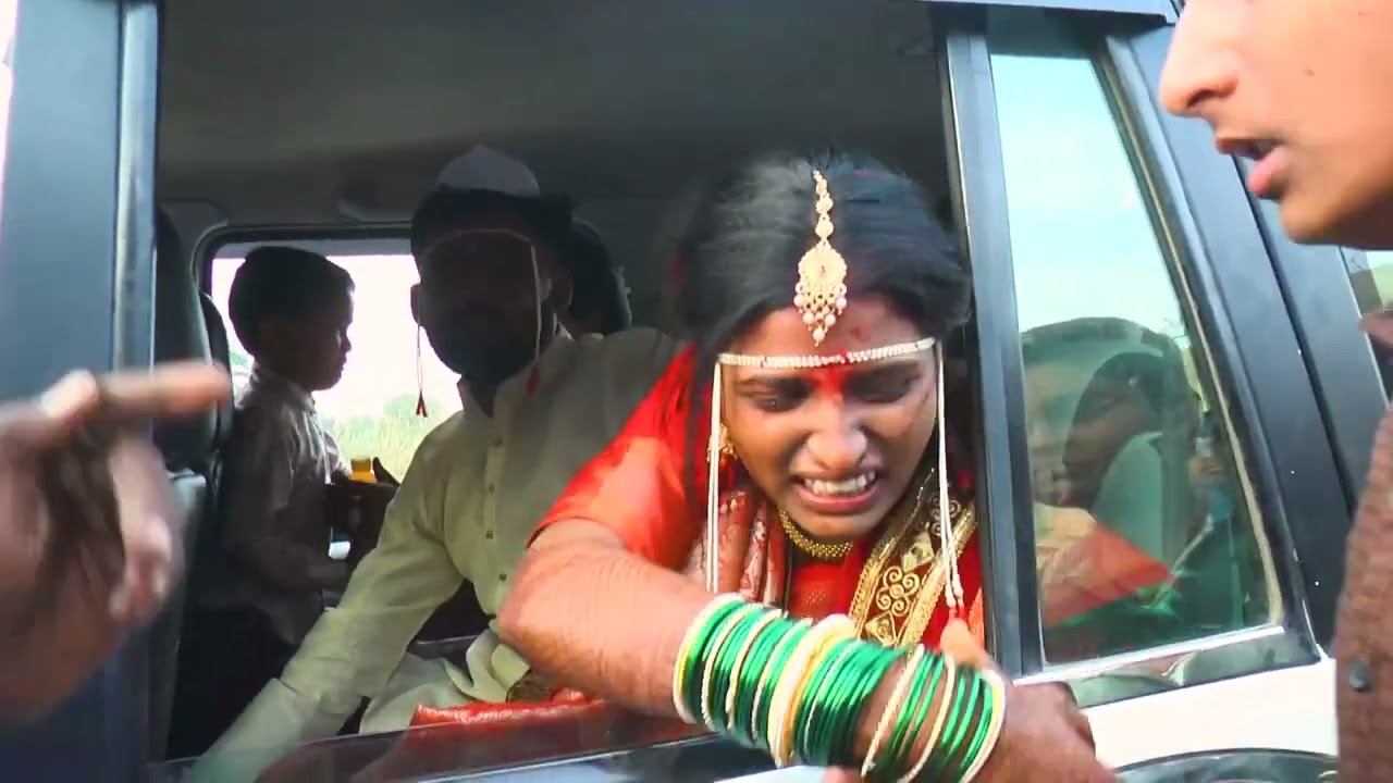 bidai new_सासरला जाताना नवरी झाली भावूक आई वडील आश्रू धारा