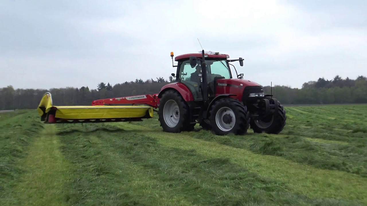 CASE IH MAUM 115 MET EEN POTTINGER NOVACAT 402 GRASMAAIEN