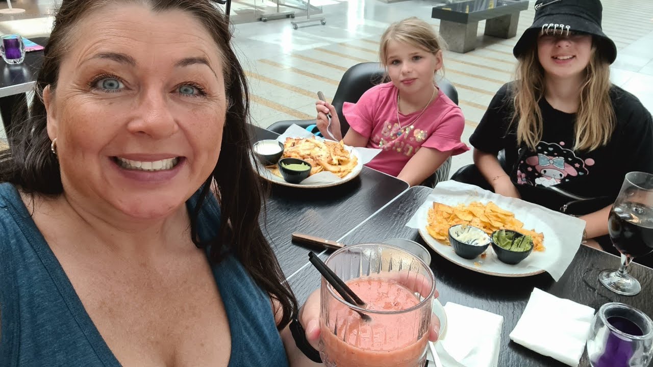 TØSEHYGGE PÅ RO's TORV I ROSKILDE🥰SPISER NACHOS 🍲