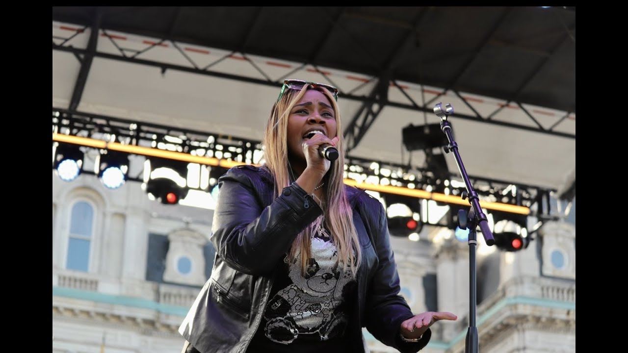 Kelly Price Performs 