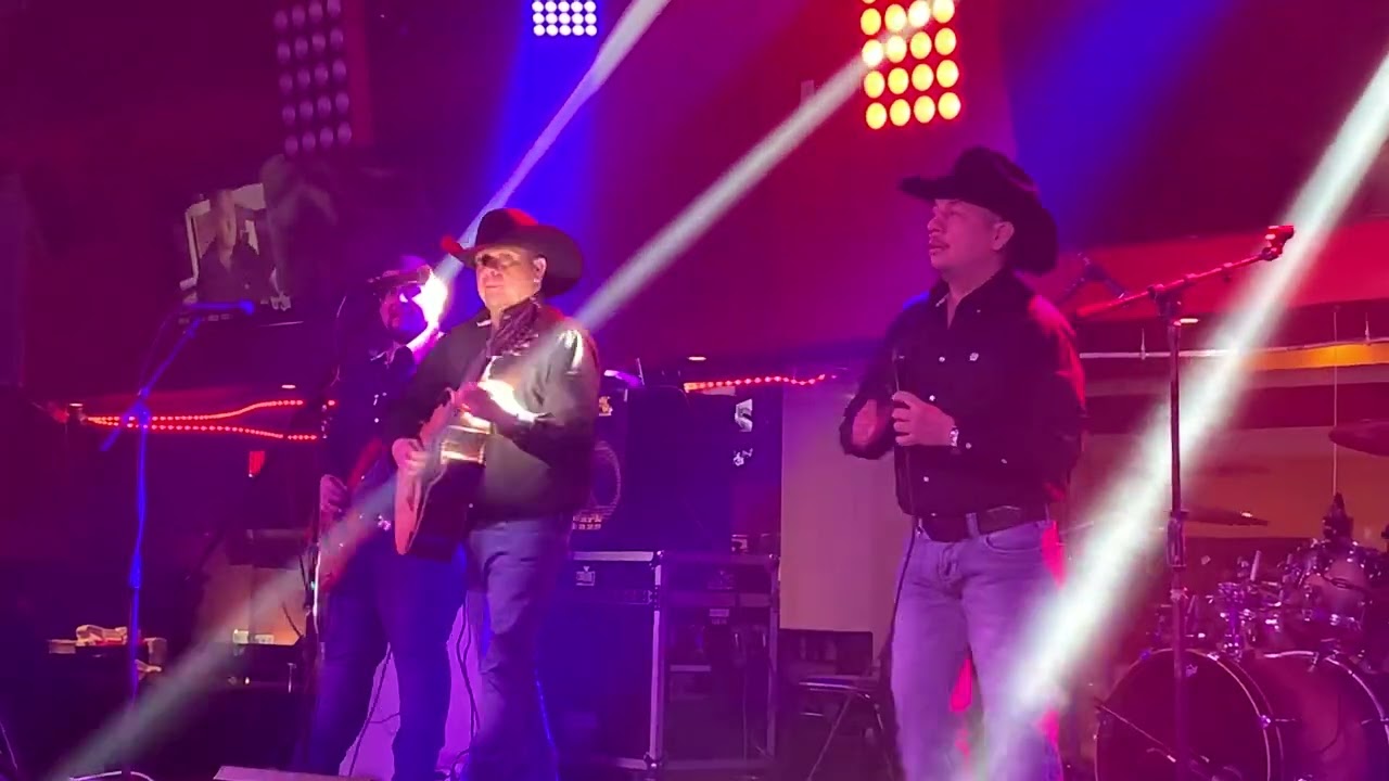 Adolfo Urías y su lobo norteño desde Maryland