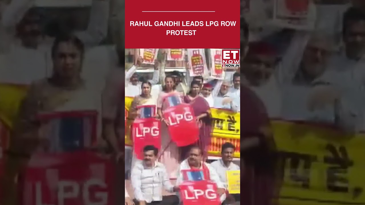 Lok Sabha LoP Rahul Gandhi Joins Protest On Nationwide LPG Cylinder Shortage | ET Now #shorts