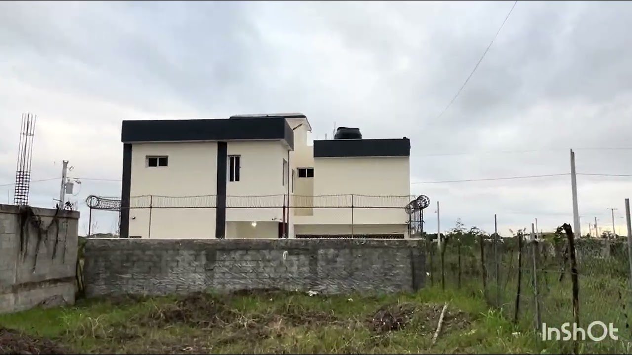 Excelente Solar Comercial En Venta ideal para Plaza o Negocios 225.70 Metros a borde de Avenida 