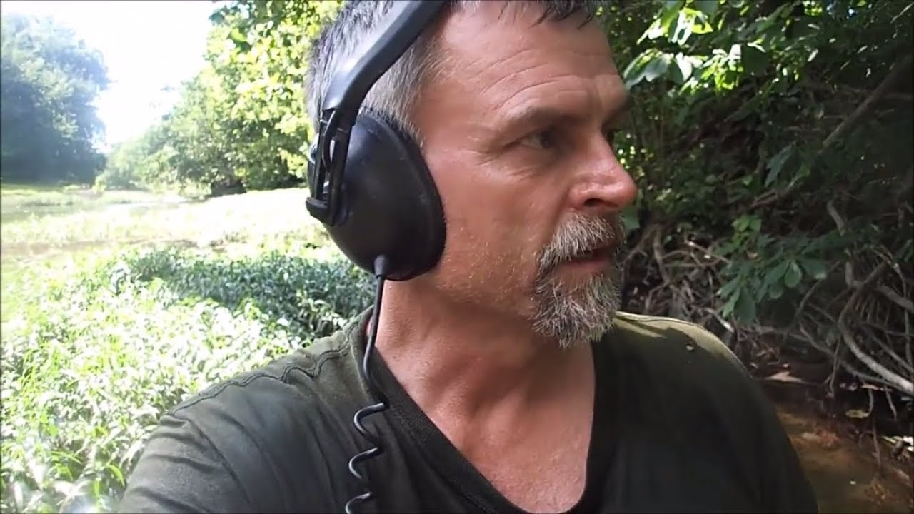 On The River Metal Detecting With Relics Galore | Aquachigger