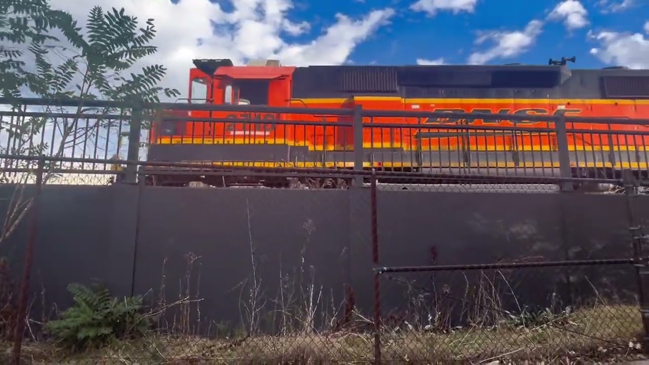 BNSF GP39-2s does a yard job
