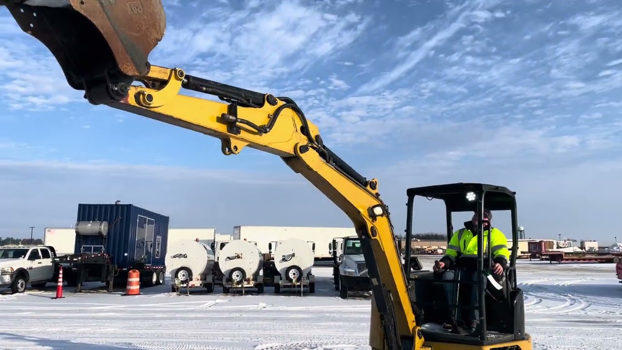 2017 CAT 303.5E2 mini excavator (2129)