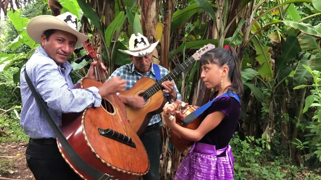 ya tengo dos  espejitos  rancherita 503 junto a su padre