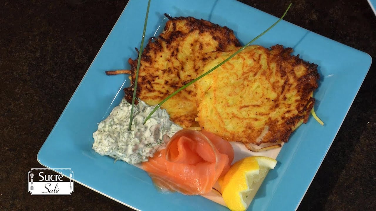 David Bour prépare des galettes de pommes de terre et leur saumon fumé, sauce aux herbes