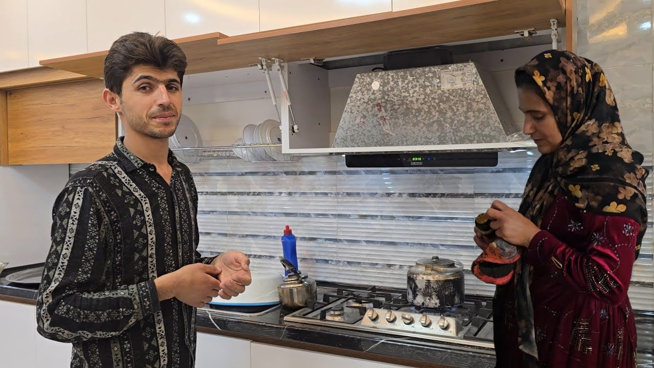 Jamshid's conversation with Hatem about going to propose to Shokoofeh.