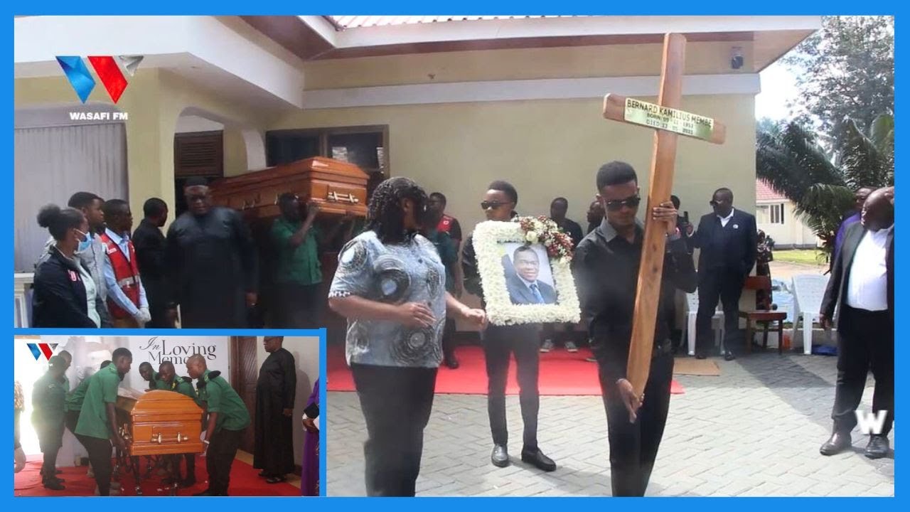 MAZISHI ya MEMBE: VIJANA WA CCM WABEBA JENEZA LAKE KWA HESHIMA KULIINGIZA ENEO LA IBADA