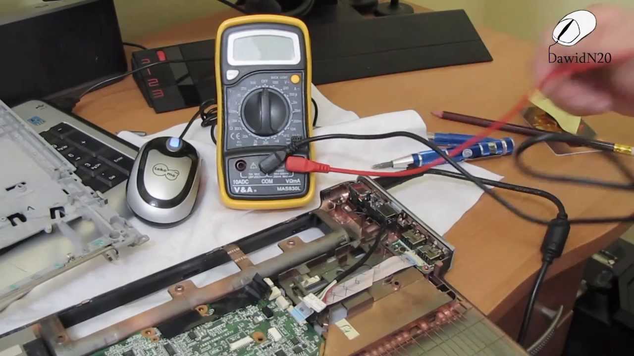 Sprawdzenie gniazda zasilającego i zasilacza w laptopie
