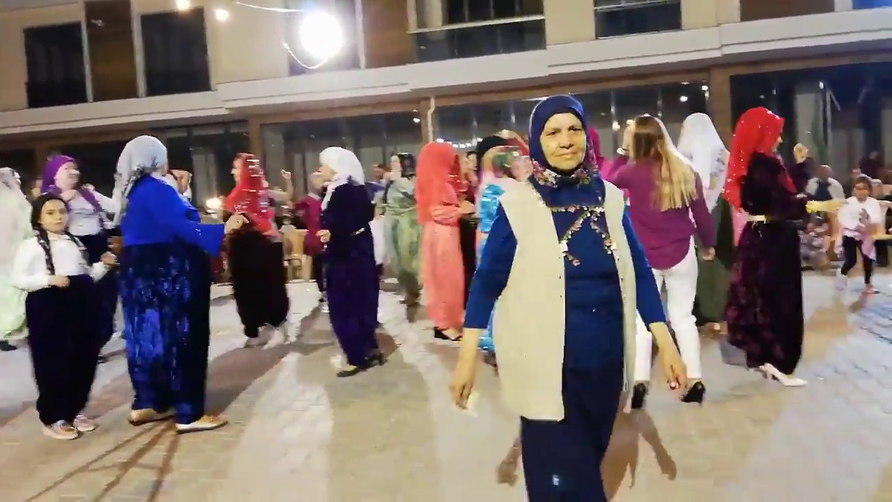 Mektebin Bacaları / Bacacılar Yüksek Yapar Bacayı / Müzisyen Özlem Ökten