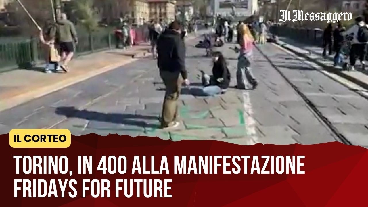 Torino, in 400 alla manifestazione Fridays for Future