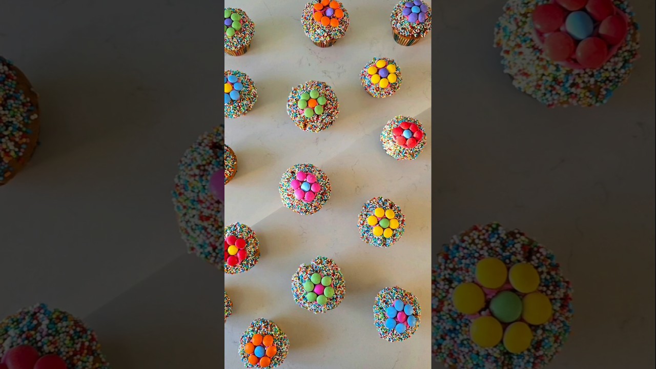 Bloemen cupcakes traktatie recept, met discodip en smarties en stroopwafel smaak