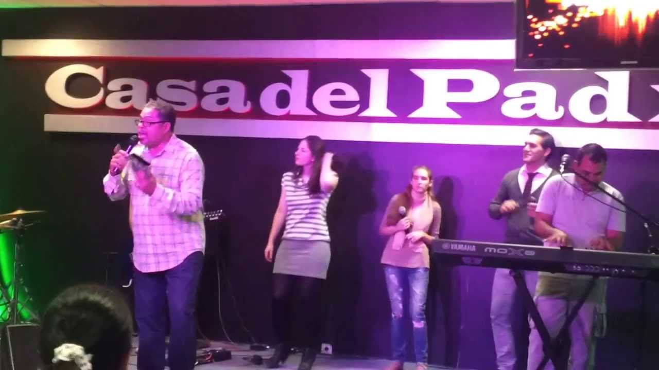 Pastor carlos ortiz, cantando salsa