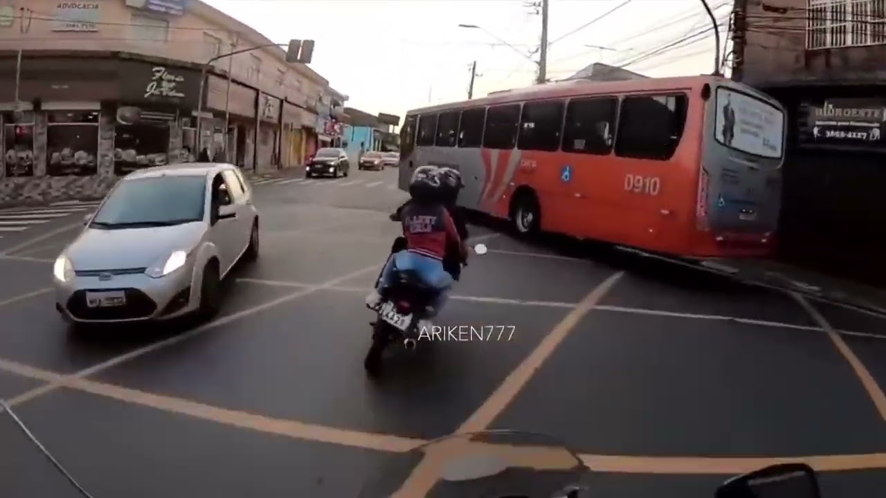 COURSE POURSUITE AVEC LA POLICE A MOTO TOTALEMENT FOLLE (GTA IN REAL LIFE)