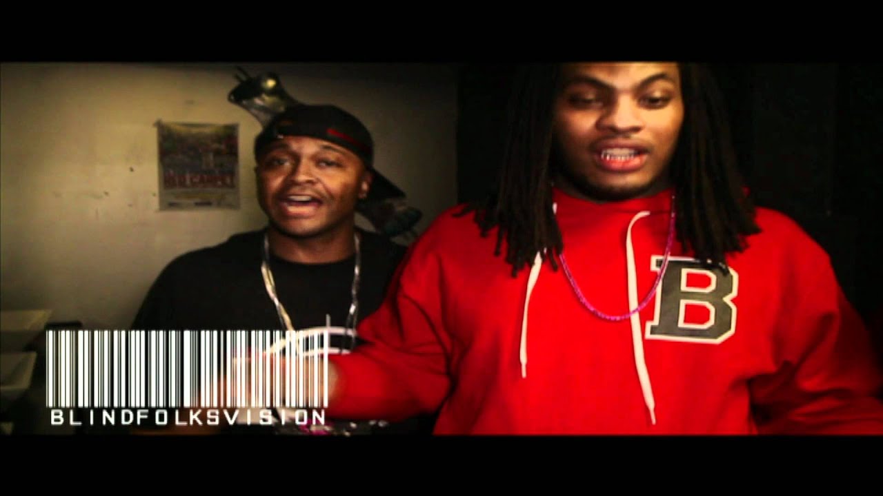 Waka Flocka Give out 1st set of BSM chains to Each Artist on his Label///