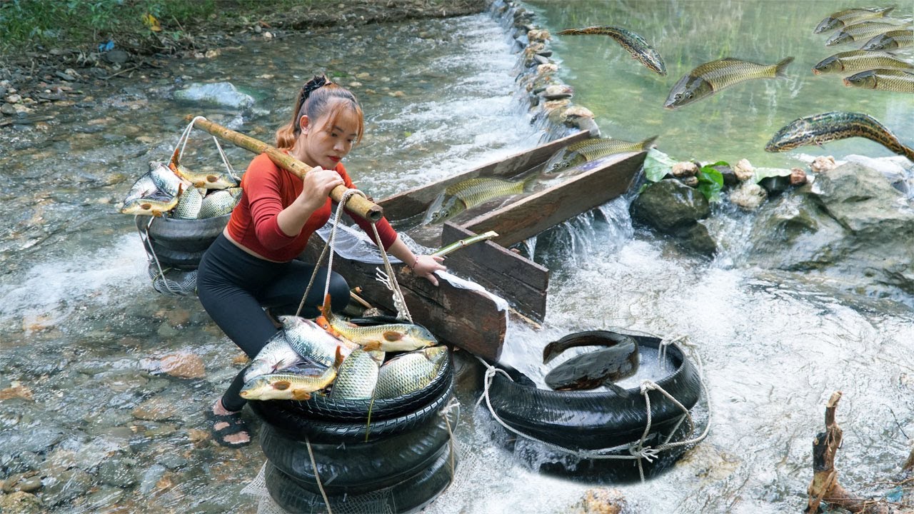The most interesting fishing technique of young girl / creative traps from recycled tires #big fish