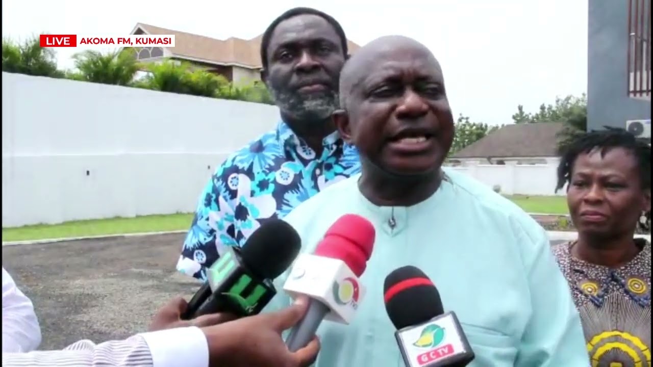 Simon Osei-Mensah, the A/R Minister, has reacted to yesterday's snub at the school feeding caterers.