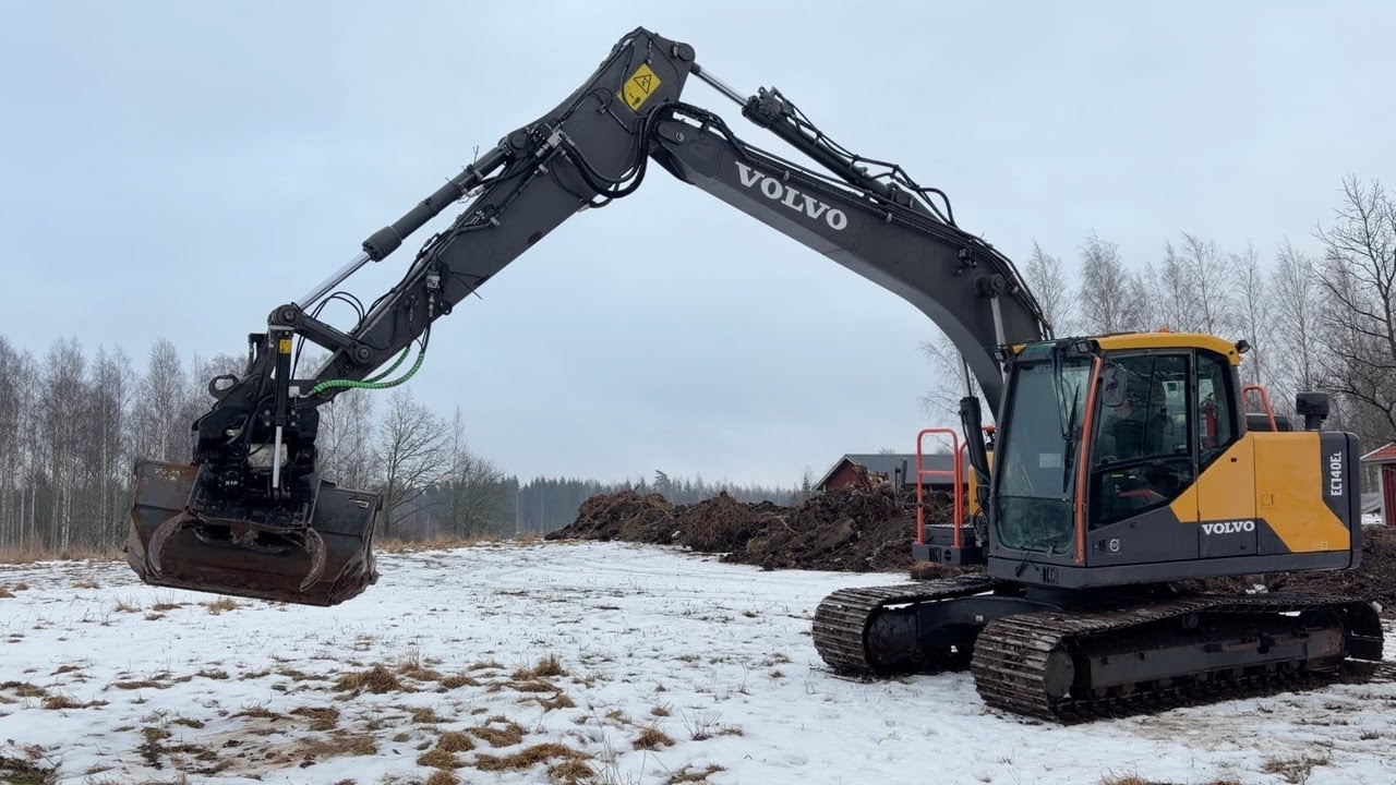 Köp Grävmaskin Volvo EC140EL med tiltrotator och planeringsskopa på Klaravik
