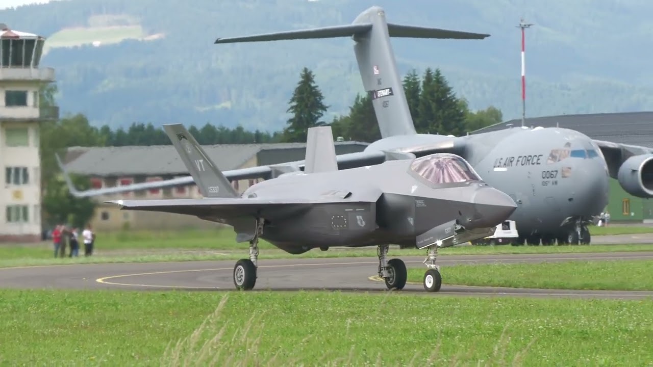 F-35 Lightning II taxi and take off at LOXZ