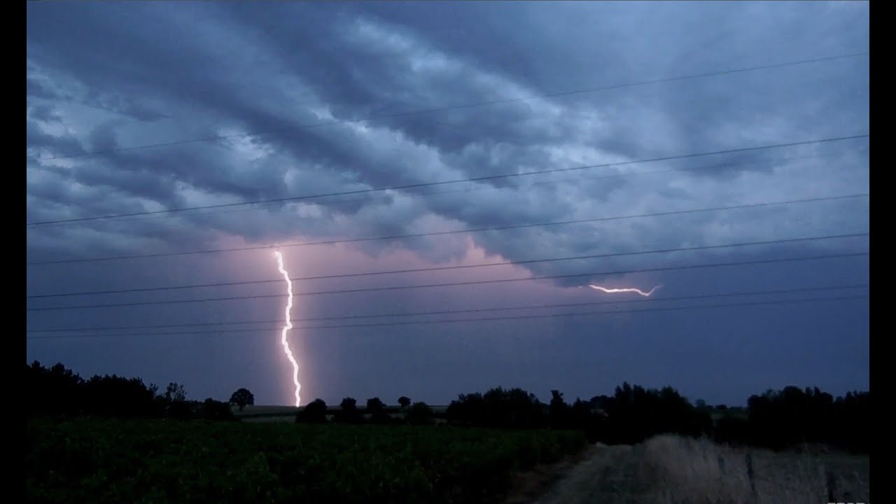 Orages forts et puissant impact positif - 22-23 août 2015 (MCS)