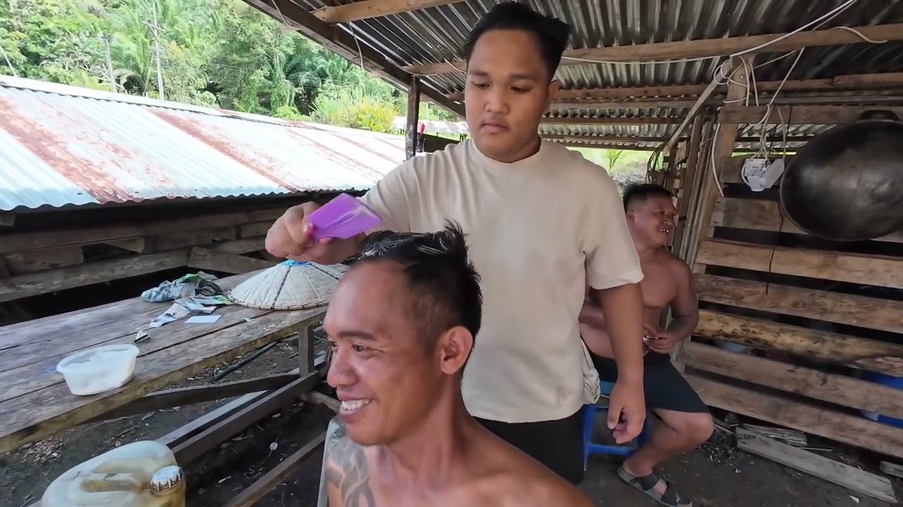 CUMAU DAN AYAK BRO WARNA RAMBUT NAK SAMBUT HARI GAWAI DAYAK //