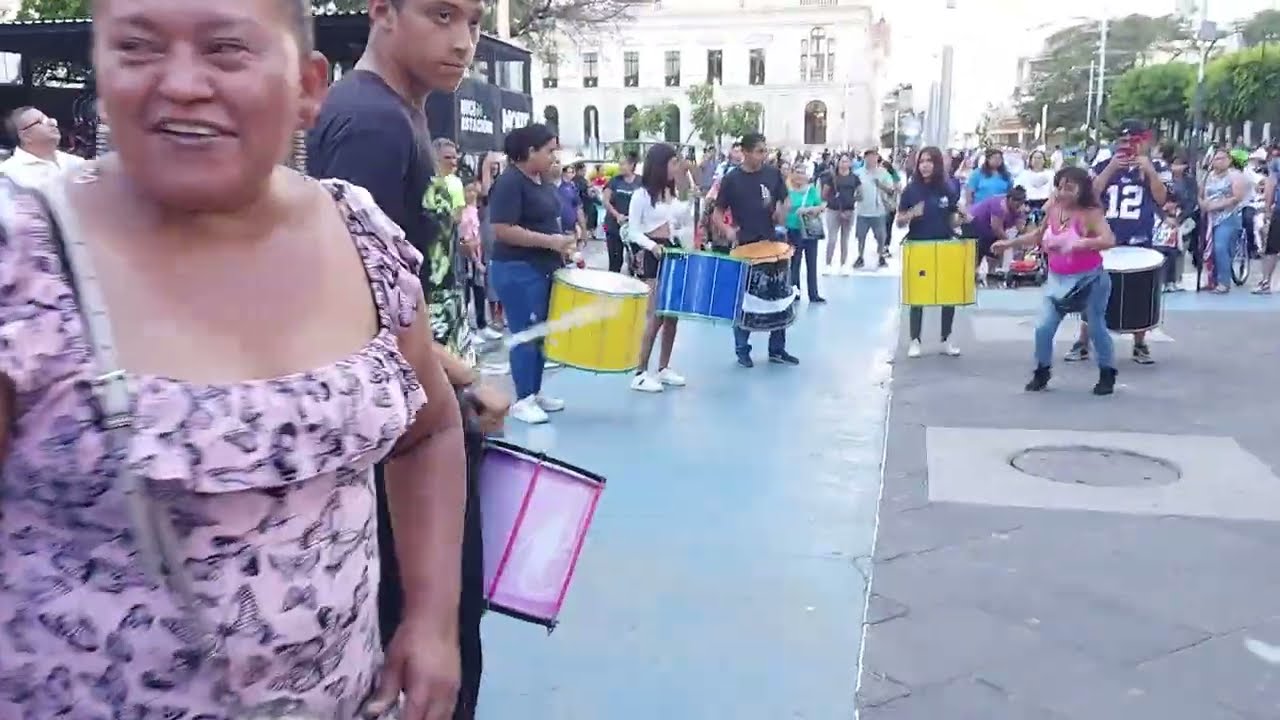  Así se Vive la Batucada en el Centro de San Salvador 😱🔥