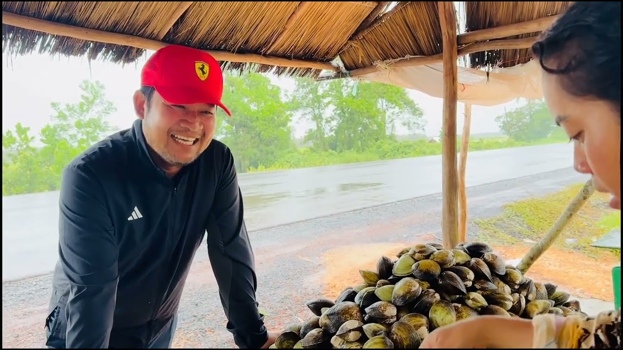 ព្យុះភ្លៀងប៉ុន្មានថ្ងៃនេះ ពួកគាត់លក់មិនសូវដាច់ទេ អែបឡានចូលម៉ៅទាំងអស់អោយពួកគាត់សប្បាយចិត្តម្តង 😃