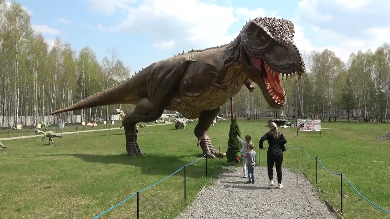 Brzezóvka - kompleks turystyczny (dinozaury)