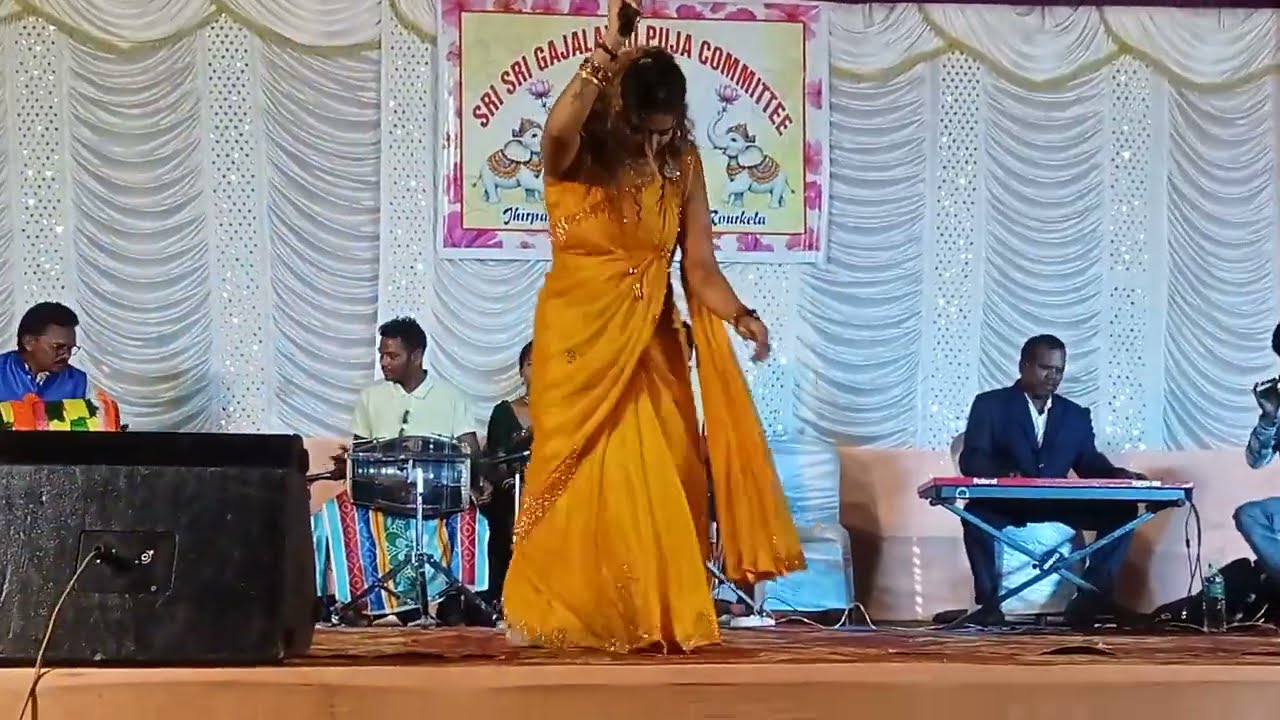 Anjali devi ka ek damakedar song jhirPani arkestra video #thetnagpurisong #anjalidevi #stageprogram 