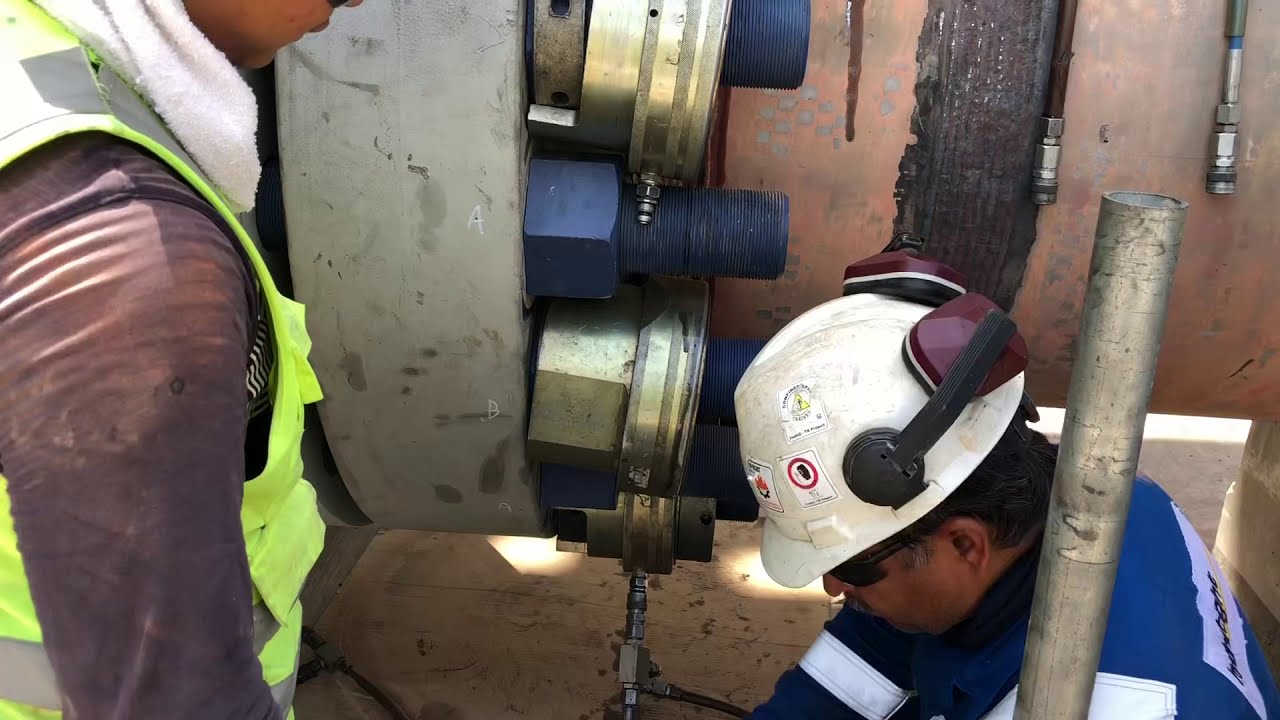 HYDRAULIC BOLT TENSIONING