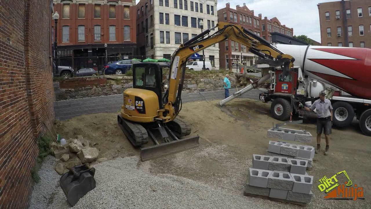Large Retaining Wall Construction - Timelapse