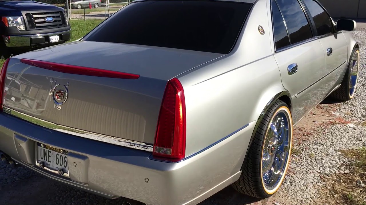 Cadillac DTS on Vogues 22 inch