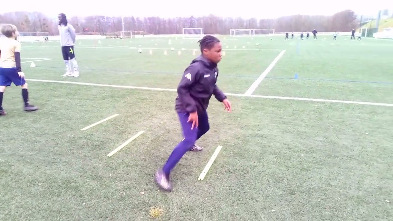 KIDS IN FOOTBALL -FAILS SKILLS GOALS 