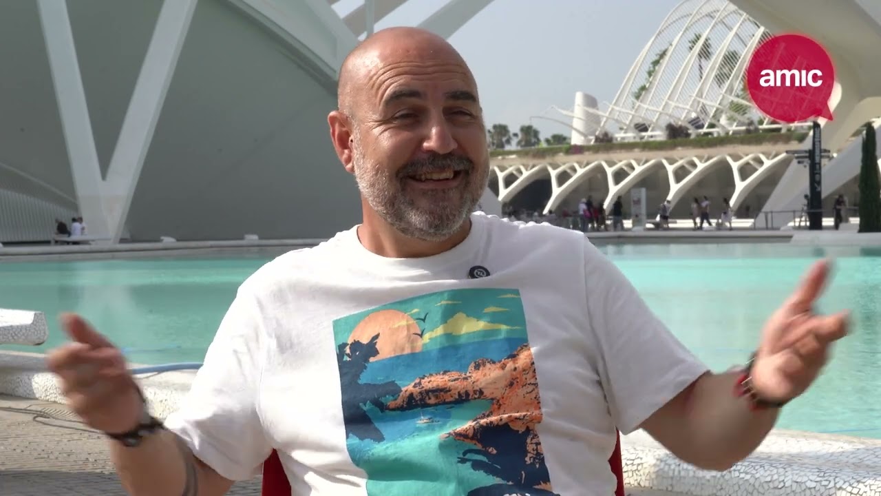 Entrevista a Óscar Tramoyeres, presentador de televisió, còmic, i actor