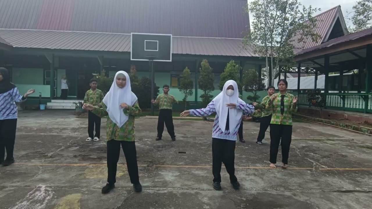 DISURUH BUAT SENAM😉