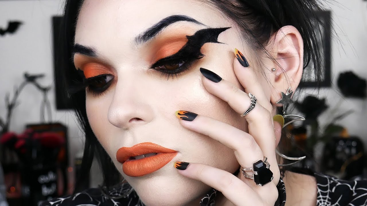 Bat Wing Eyeliner !!!! 🦇🦇🦇 Halloween Makeup Tutorial
