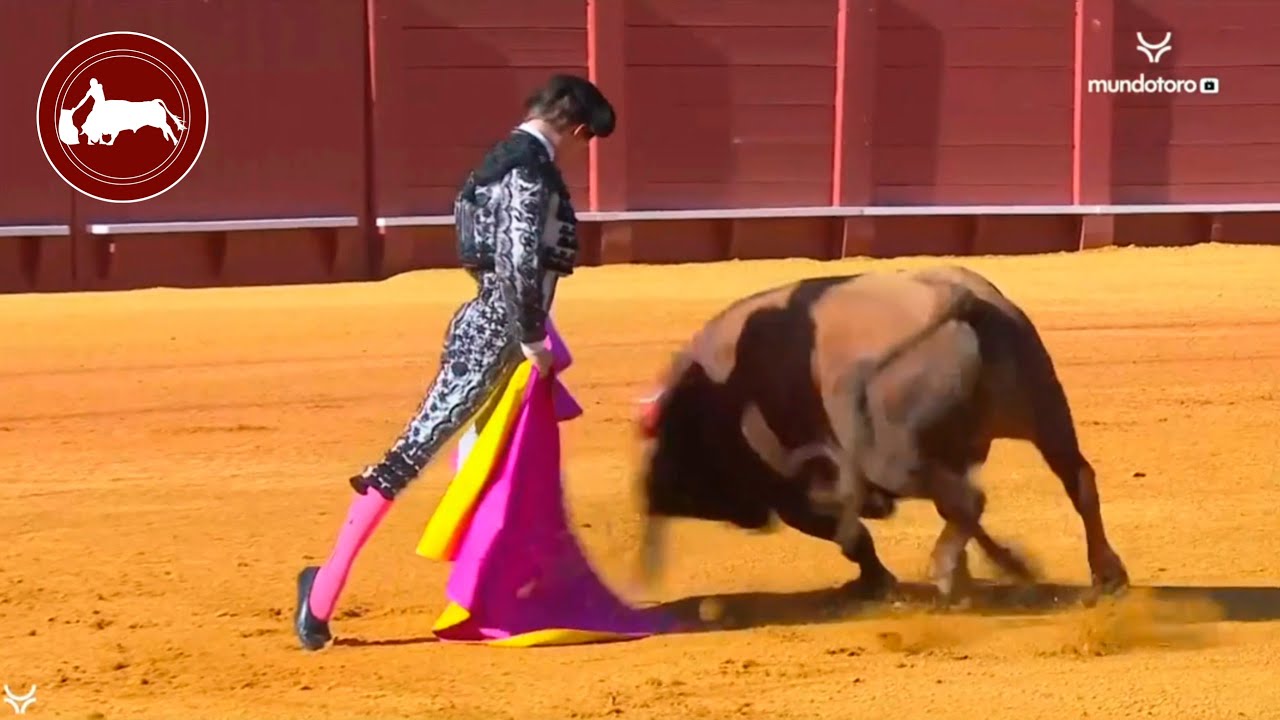 El Juli, primer toro, Feria de Abril, Sevilla 25-04-2023