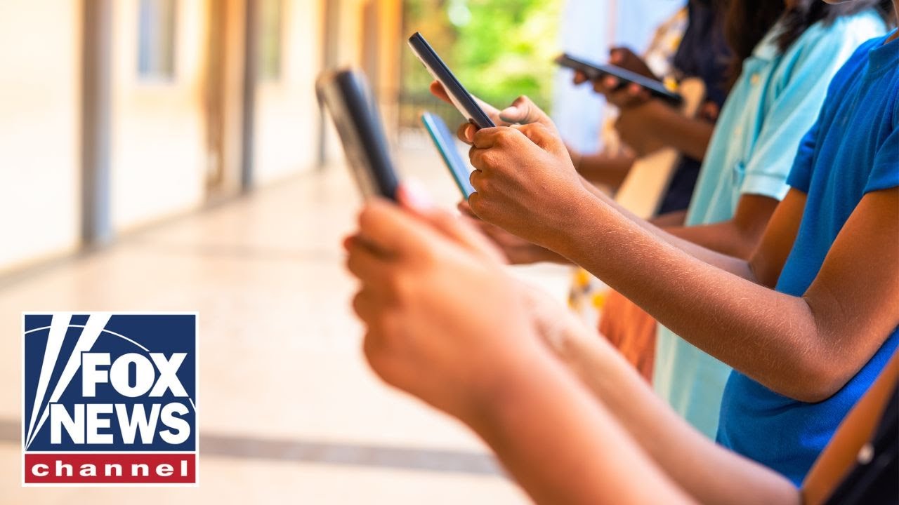 Australia bans social media for kids as Congress stalls on online-safety reforms