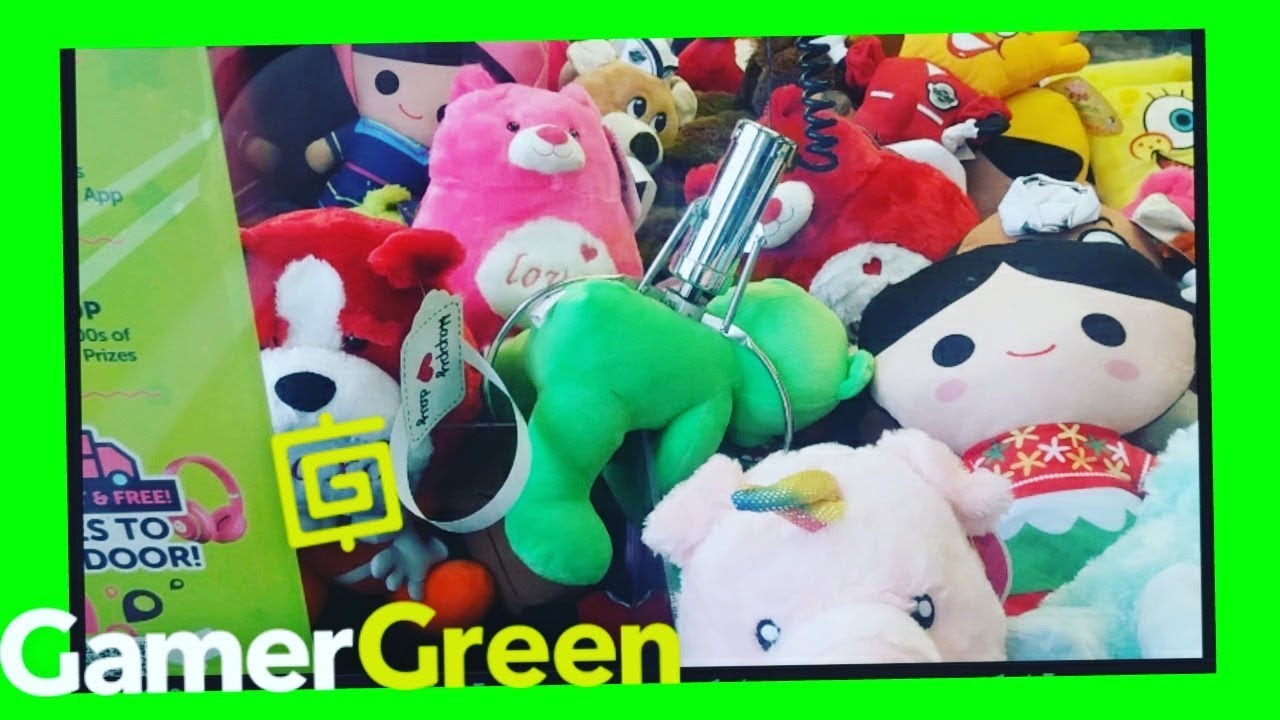 That looks like GAMERGREEN!? CLAW MACHINE WINS!