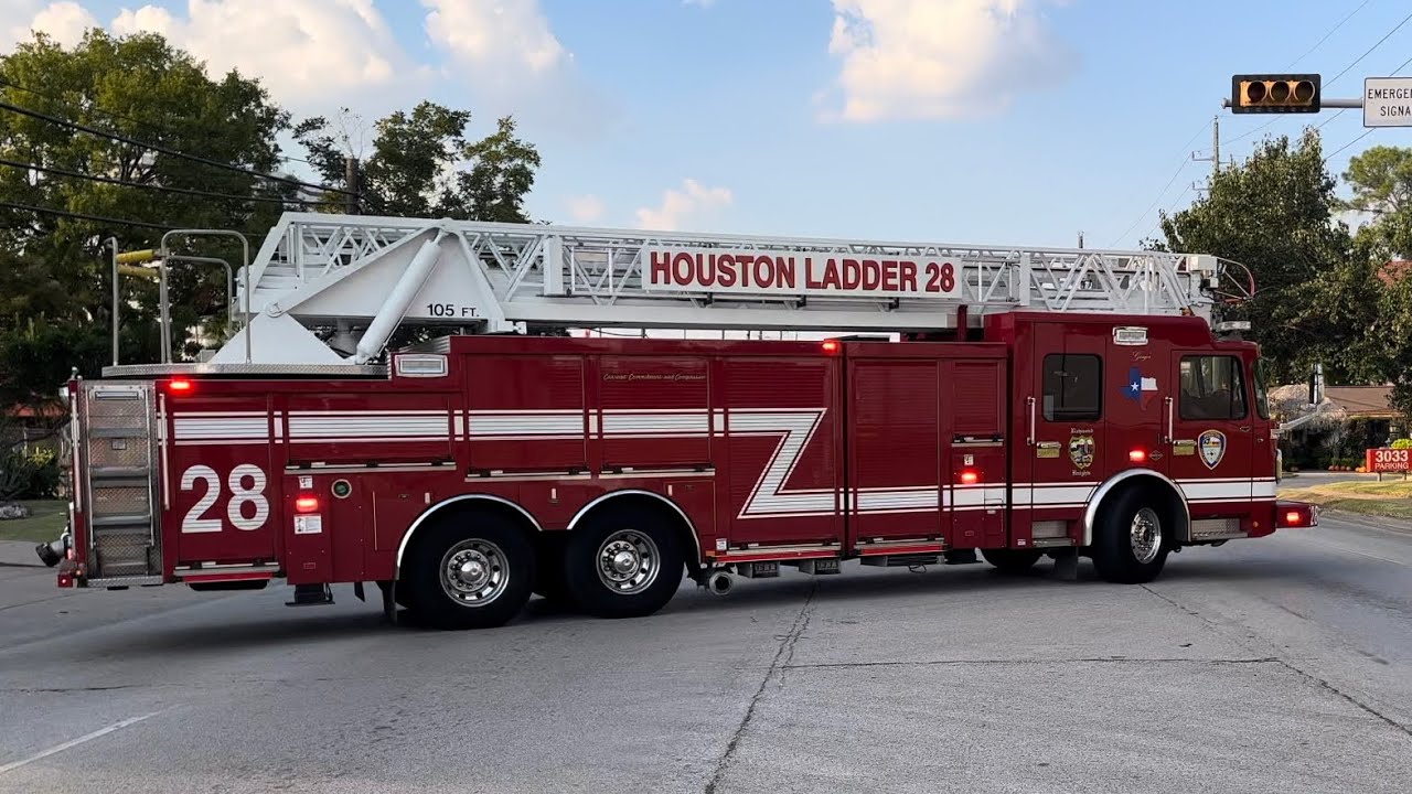Ladder 28 & District Chief 28 Responding - (Houston Fire Department)