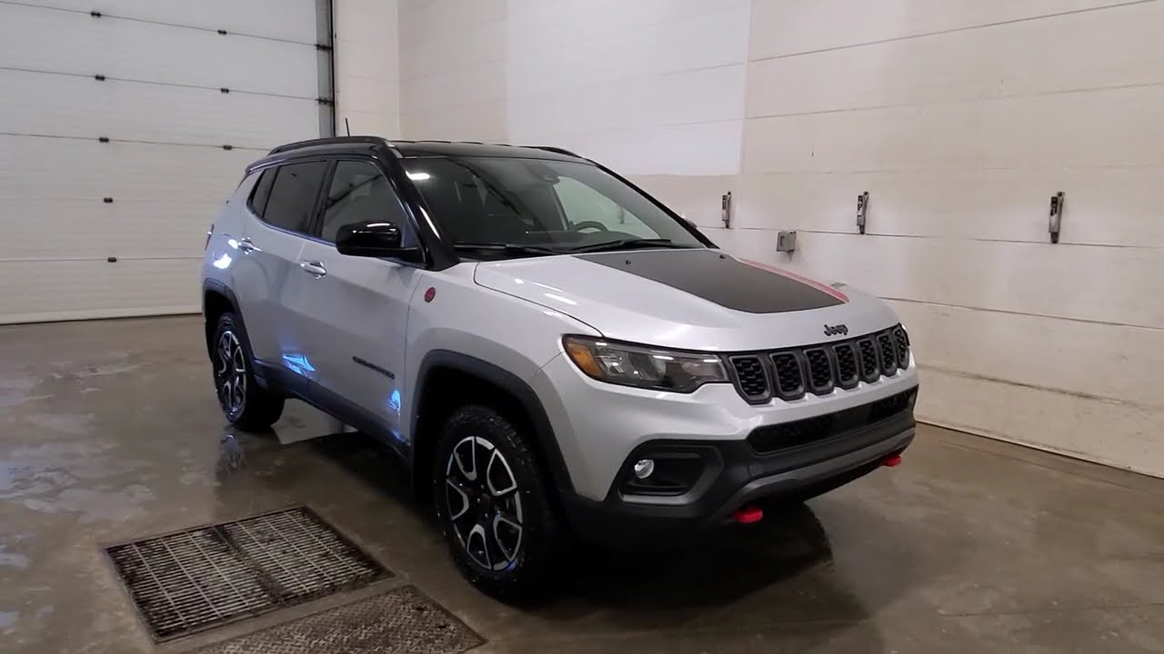 2025 Jeep Compass Trailhawk - Silver - Stock 2825