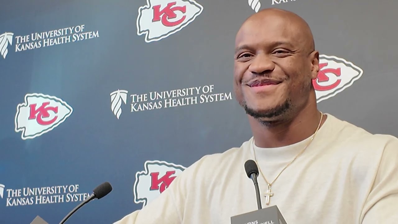 Новый раннинбек «Канзас-Сити Чифс» Кеннет Уокер III прибыл в Канзас-Сити и встретился с представи...